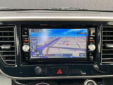 通信ユニット内蔵の日産純正メモリーナビ(MC315D-W)装備、この機種だけのナビ機能・ダウンロードボイスに対応、USB接続・DVD再生等の音楽機能も充実。