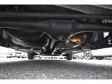 車両後方からの下回りです。マフラー防錆塗装や下回り防錆施工等も可能でございます。