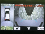 駐車時の安全性を高めるバックモニターです。狭い場所でもスムーズな駐車操作をサポートします。
