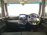【前方視界】開放的な前方視界!運転がしやすく疲れにくいです♪窓が大きく、見通しがとっても良いおクルマですよ♪