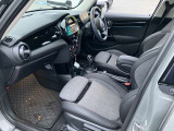MINIは見切りの良い車です。右左折時や駐車に不安を感じている方も安心して運転することができます!