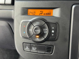フルオートエアコンで1年中車内は快適!