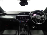 室内の使用感も少なく、まだまだこれから安心して長くお乗りいただけるお車です。