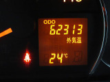 たとえばダイハツのお店にある、たくさんのスマアシ搭載車は、正常に作動する事をしっかり確認します。