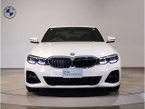 【キドニーグリル】BMWは約90年もの間、ほぼ全ての車両にひと目でBMWだと分かるこの特徴的なフロントグリルが備えられ、デザイン・アイコンとして親しまれてきました。