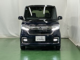 LEDヘッドライトを装備しています。LEDヘッドライトはとても明るく、雨の日や夜間走行も安全・安心です。オートライトコントロール付きで周囲の明るさに応じて自動で点灯・消灯します