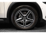メルセデスの認定中古車「サーティファイドカー」では、万一お車が故障した場合も、ご購入後1年間もしくは2年間※は走行距離にかかわらずメルセデス・ベンツ正規サービスネットワークで無料修理いたします