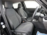 運転席のスペースはゆったりしていて、視界も広く確保されているので普段の運転からロングドライブまで快適です。