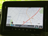 見やすい地図画面で、運転に集中できます。周辺情報も確認しやすく、初めての道でも安心です。安全運転をサポートします。