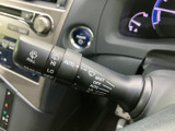 雨天時でもクリアな視界を確保。ワイパーの操作も簡単に行え、安全な運転をサポートします。操作感も良く、快適なドライブをサポートします。