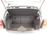 荷室は荷物を隠せるトノカバー付!充分な荷室の広さです!