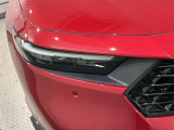 LEDヘッドライトは、点灯の瞬間から最大光量を発揮し、突然暗くなるトンネルなどでの安定感を高めます。