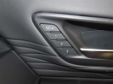 運転席は三人分のシートポジションを記憶します。