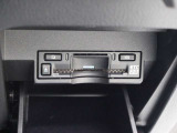 広がる運転支援サービスETC2.0搭載。全国の高速道路に設置されたITSスポットと双方向通信を図り、広域な道路交通情報や安全運転をサポートする情報を得て、音声やナビ画面上にタイムリーにお知らせします。
