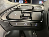【ステアリングスイッチ付ハンドル】ナビゲーションに視線を移さず、ハンドルから手を離さず、運転に集中したまま手元でオーディオ操作できます♪