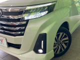 【LEDヘッドライト】悪天候や夜間走行時も良好な視界を確保し安心して運転できる高輝度LEDヘッドライトを装備!点灯速度が早く、消費電力も抑えられています。