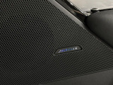 MERIDIANサウンドシステム『コンサートのような臨場感溢れる音響空間を実現します。MERIDIANは英国のプレミアムオーディオブランドです。どうぞ店頭にてご体感ください。』
