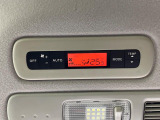 【リアオートエアコン】広い後部座席には必須の機能!風量や温度を自動で調整し前席と同様な車内環境にしてくれるリアオートエアコンを装備。夏の暑さも冬の寒さもストレスなく快適にお過ごしいただけます♪
