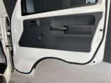 運転席ドアの内張☆手動でウィンドウ開閉、レギュレーターハンドル付です♪