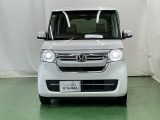 LEDヘッドライトを装備しています。LEDヘッドライトはとても明るく、雨の日や夜間走行も安全・安心です。オートライトコントロール付きで周囲の明るさに応じて自動で点灯・消灯します
