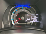 視認性の高いメーターで、運転に必要な情報を確認できます。運転状況を常に把握し、安全運転をサポートします。