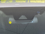 【トヨタセーフティセンス】走行中に前方の車両等を認識し、衝突しそうな時は警報とブレーキで衝突回避と被害軽減をアシスト。より安全にドライブをお楽しみいただけます。
