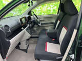 運転しやすい視界設計で、初心者の方でも安心して運転できます。操作系の配置も直感的で分かりやすいです。