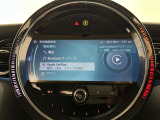iPhoneを無線で接続して、対応したアプリを車載ディスプレイで使用できる「Apple CarPlay」にも対応