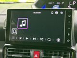 高精細なディスプレイが、音楽鑑賞をさらに豊かに。直感的な操作で、様々なコンテンツをスムーズに切り替えられます。