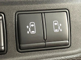 【両側パワースライドドア】スマートキーや運転席のスイッチで後席両側スライドドアの開閉が可能♪電動だから力を入れてドアを開ける必要が無く、小さなお子様でも簡単に開け閉めでき快適です♪