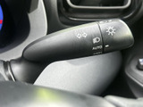 操作しやすい位置に配置されたウインカーレバーです。スムーズな車線変更をサポートします。