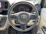インテリアに合わせたデザインのステアリングは、運転される方のことも考え、運転しやすい形状、大きさです。是非一度、実際に触ってお確かめください。