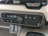 オートエアコンで温度を設定するだけで快適な車内環境を維持することができます!