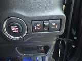 電動スライドドアを運転席から開けれます。