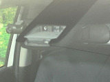 【プリクラッシュセーフティ】前方の車両等を検知し、衝突しそうな時は警報で注意を促し、ブレーキを踏む力をサポート。ブレーキを踏めなかった場合は衝突被害軽減ブレーキが作動、衝突回避をサポートします。