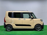 ドアは約90度に開くので荷物も積み込みやすく、乗り降りもしやすい♪ アウトドアで楽しく快適に過ごせる工夫がいっぱいです♪♪