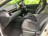 運転しやすい配置のスイッチ類が使いやすさを追求しています。ドライバー視点に立った設計で、安全運転をサポートします。快適なドライビングを。