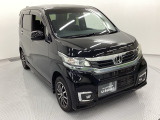 自社整備工場で点検整備をおこなってからお渡ししています。車検が残っている場合は『12ヶ月点検整備』を、車検整備付きの場合は『車検整備』をおこないます。整備費用は車両本体価格に含まれています。