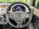 インテリアに合わせたデザインのステアリングは、運転される方のことも考え、運転しやすい形状、大きさです。是非一度、実際に触ってお確かめください。
