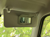 雨天時でもクリアな視界を確保し、安全な運転をサポートします。操作も簡単で、様々な状況に合わせて調整可能。快適なドライブを応援します。