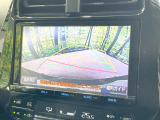 【バックカメラ】駐車時に後方がリアルタイム映像で確認できます。大型商業施設や立体駐車場での駐車時や、夜間のバック時に大活躍!運転スキルに関わらず、今や必須となった装備のひとつです!