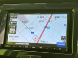 見やすい高精細な地図で、スムーズなナビゲーションをサポートします。目的地への道案内をしっかり行います。