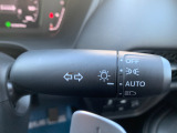 ■オートライト■車外の明るさに応じて、自動的にライトの点灯・消灯をしてくれます。トンネルが続くような道でも、いちいちライトスイッチを操作する必要がありません。消し忘れの心配もありません。