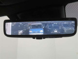 車両後方の視界をクリアに映し出す「デジタルインナーミラー」搭載です。