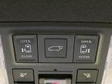 【パワーバックドア】スマートキーや運転席のボタンを押すだけでリアゲートが自動で開閉します!荷物を持っている時や、高い位置にあるバックドアを閉める際に便利な機能です♪