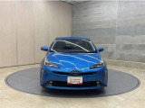 お車購入のポイントとなるフロントマスクです!シャープな目つきが印象的なデザインのヘッドランプです。