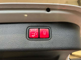 ゆったりとしたトランクルームでございます。たくさんのお荷物の車載が可能でございます。