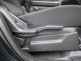 一人一人に合ったポジションにシートを細かく調整することが出来ます。長時間の運転でも疲れにくくなり、安心して運転することに寄与します。