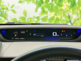 視認性の高いメーター類は、運転に必要な情報を的確にドライバーへ伝達。運転に集中できる、シンプルで洗練されたデザインです。