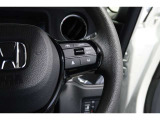 Hondaセンシングの機能のひとつ、アダプティブクルーズコントロール付!アクセルから足を離しても設定したスピードと前車との車間を保ち走行してくれます!車線維持もアシスト☆高速道路で疲労軽減ですね☆